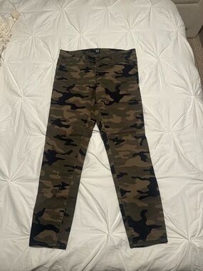 GAP Women's Green Camo Pants